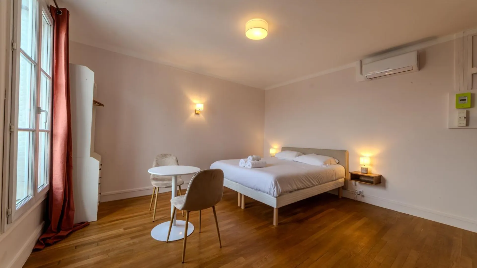 The Charming Republic Place Paris 0*,  Fransa